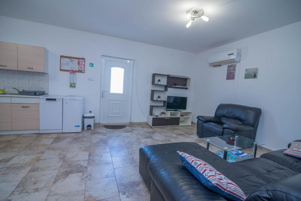 App Bonic Apartment Veli Lošinj Екстериор снимка